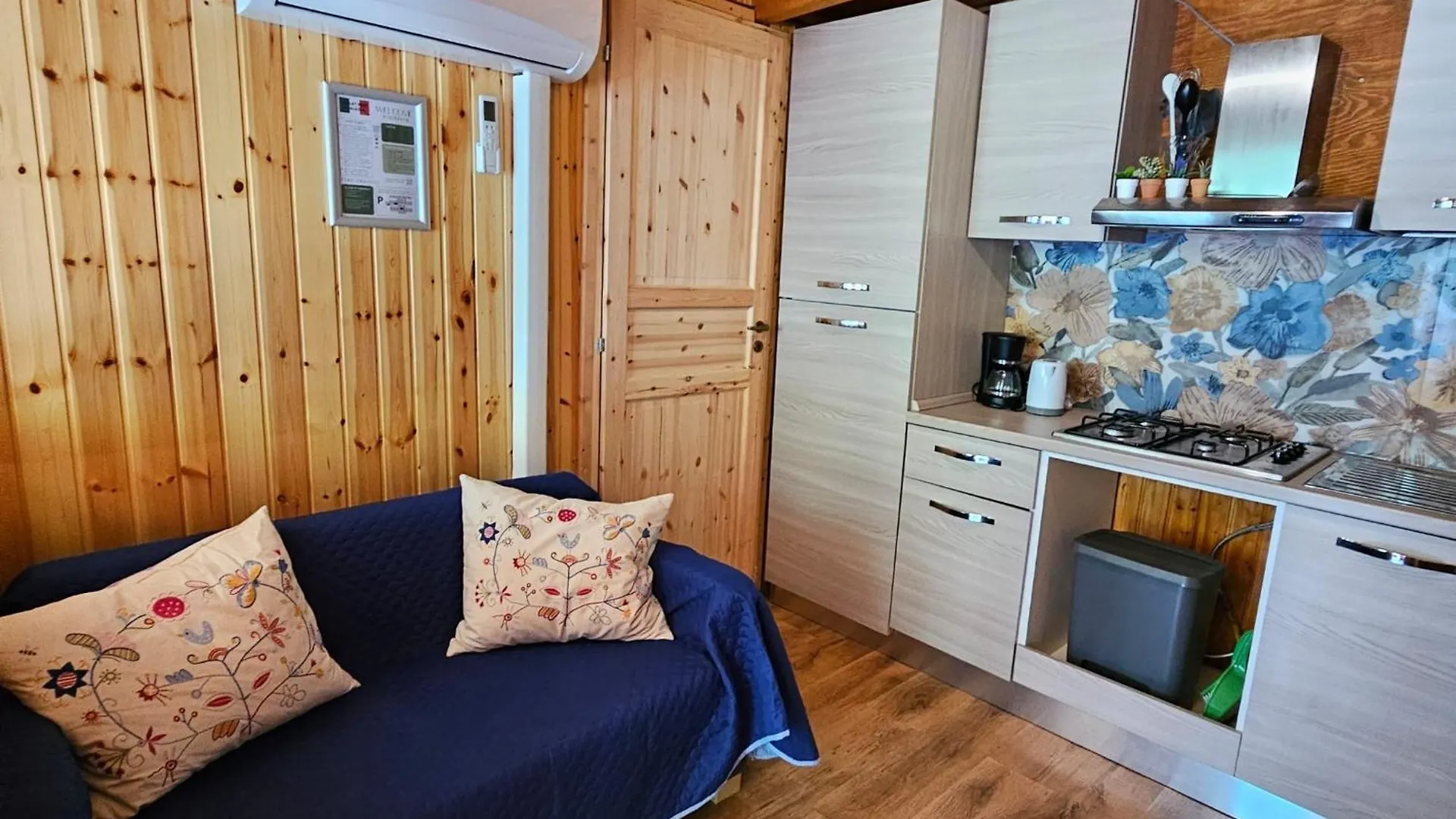 Campsite Chalet Rent Porlezza Hotel Italy